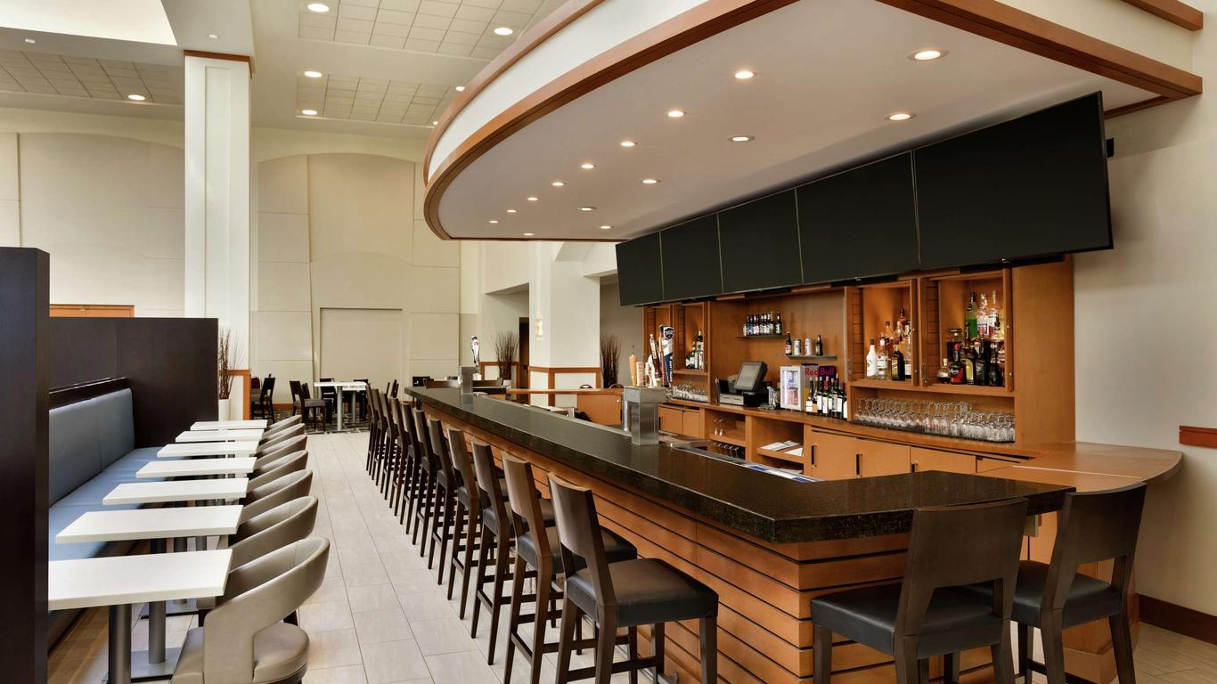 Embassy Suites by Hilton Boston at Logan Airport