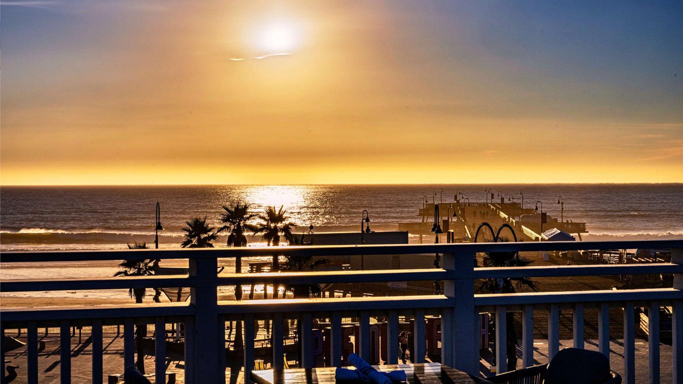 Inn at the Pier Pismo Beach, Curio Collection by Hilton