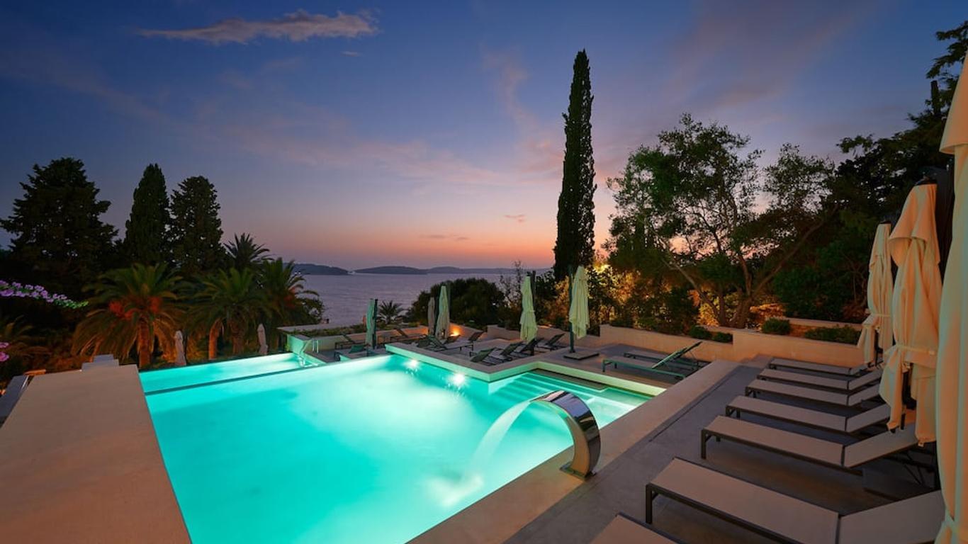 Hotel Moeesy, Blue & Green Oasis